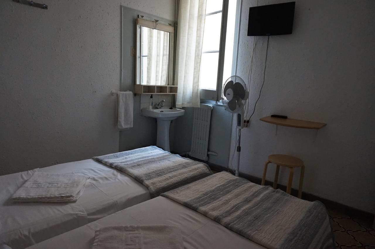 Twin Room with Shared Bathroom,666558864:JPEG